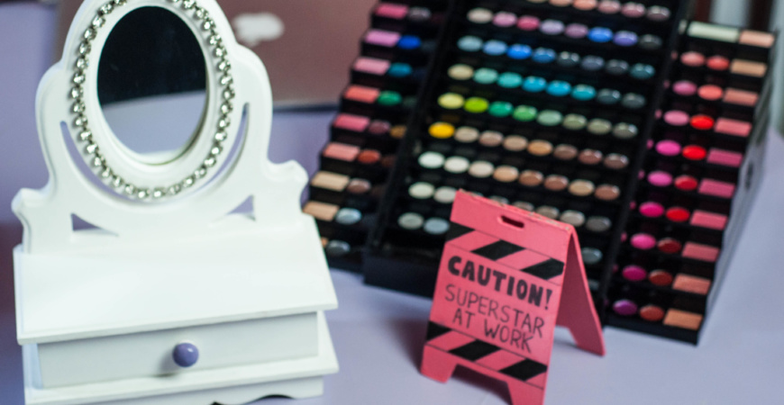 DIY – Decoração de Blogueira – Placa Decorativa Caution!