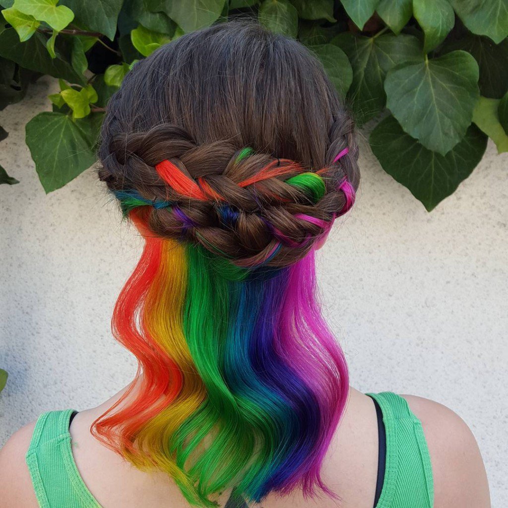 cabelo colorido arco íris escondido